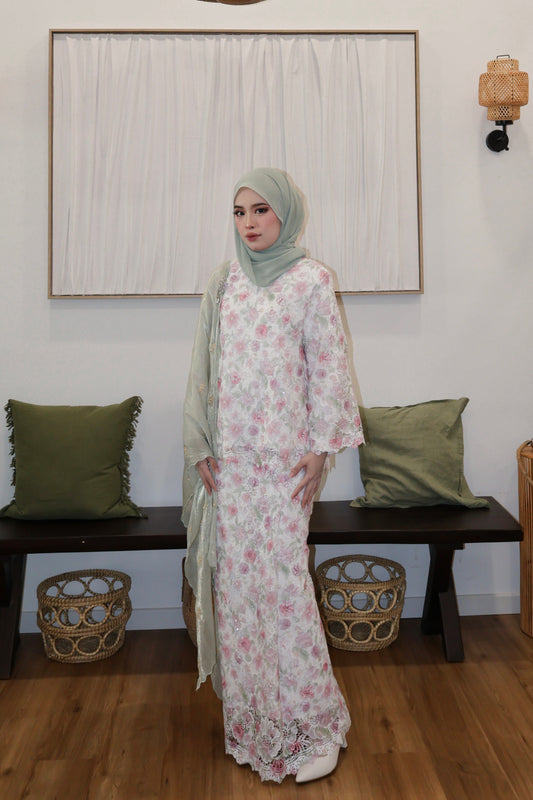 Melur in Matcha Stawberry